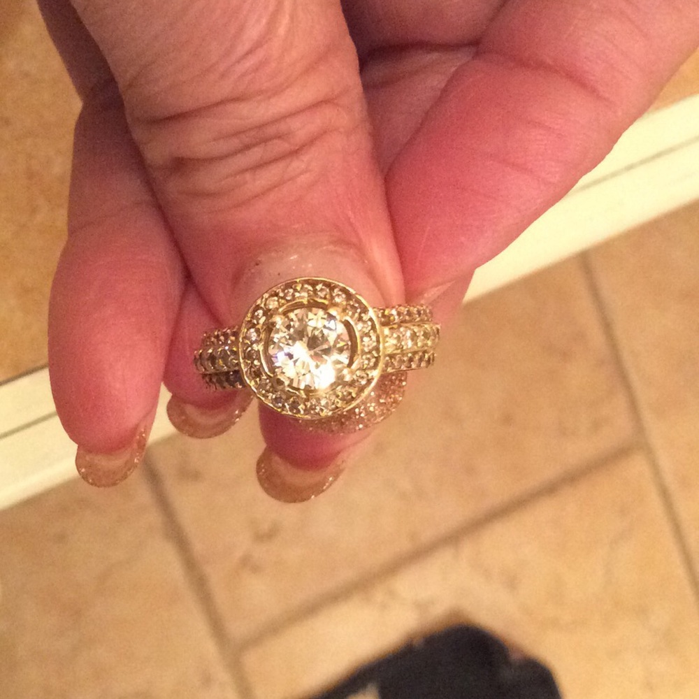 18 K diamond halo ring size 5 1/2 - Picture 7 of 10